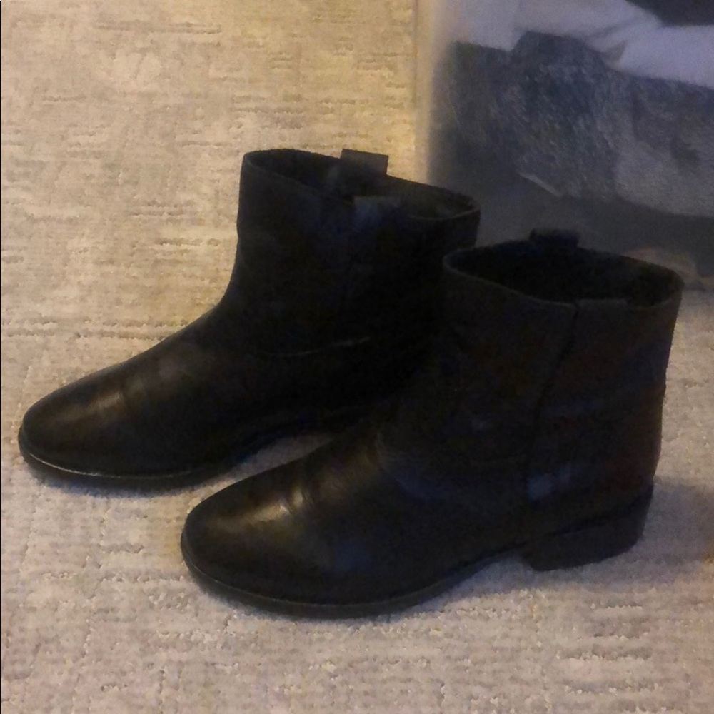 Barney’s Boots - Picture 4 of 4